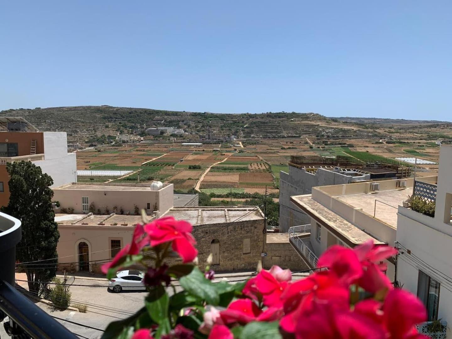 Fl 3 Ta'Lonza Luxury With Hot Tub By Homely Mellieħa Kültér fotó