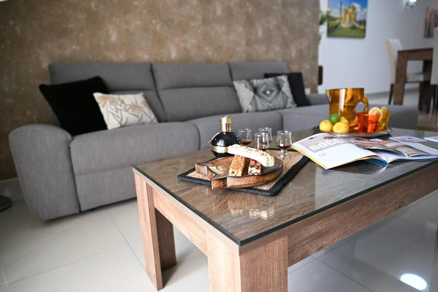 Fl 3 Ta'Lonza Luxury With Hot Tub By Homely Mellieħa Kültér fotó