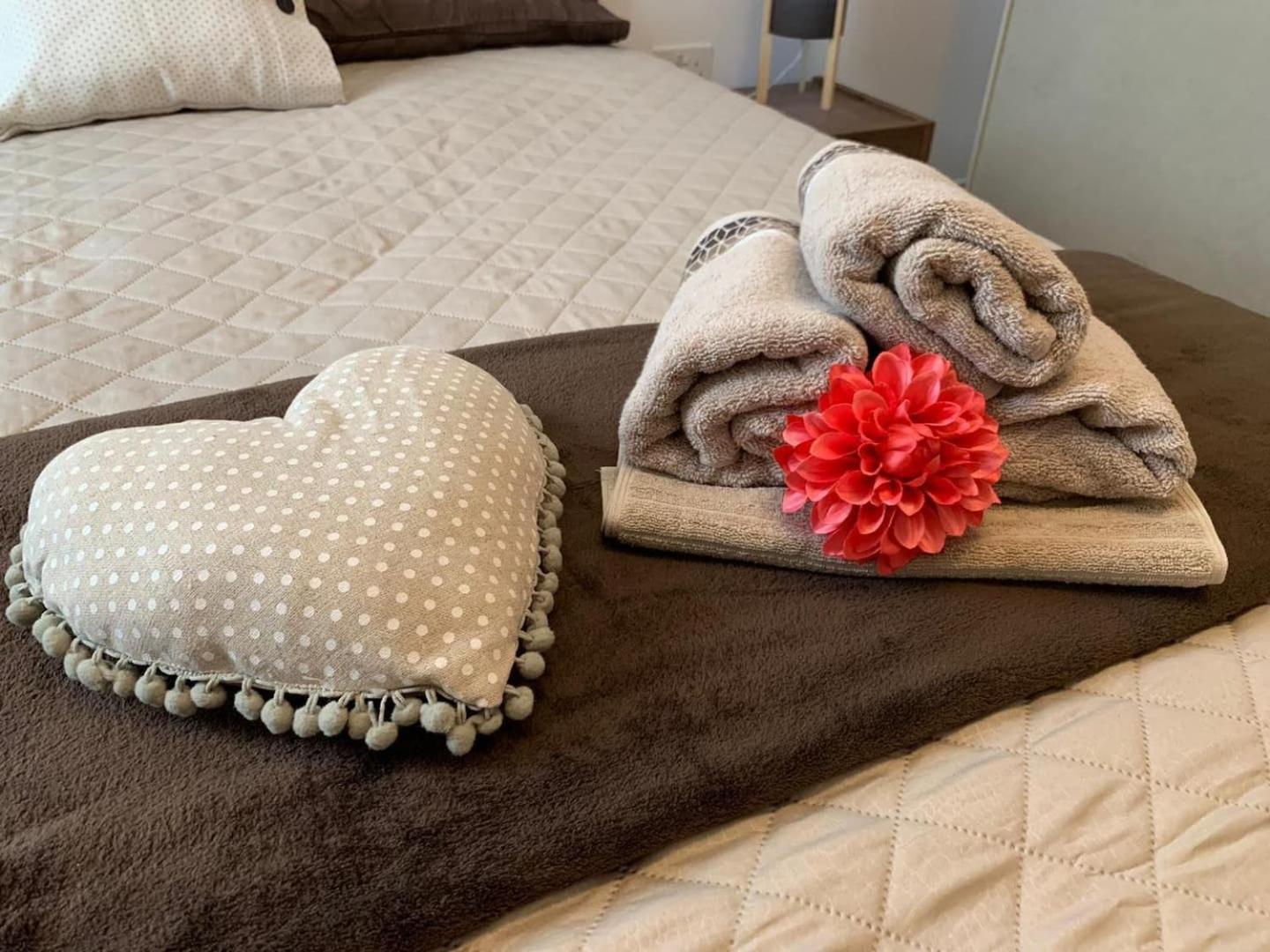 Fl 3 Ta'Lonza Luxury With Hot Tub By Homely Mellieħa Kültér fotó