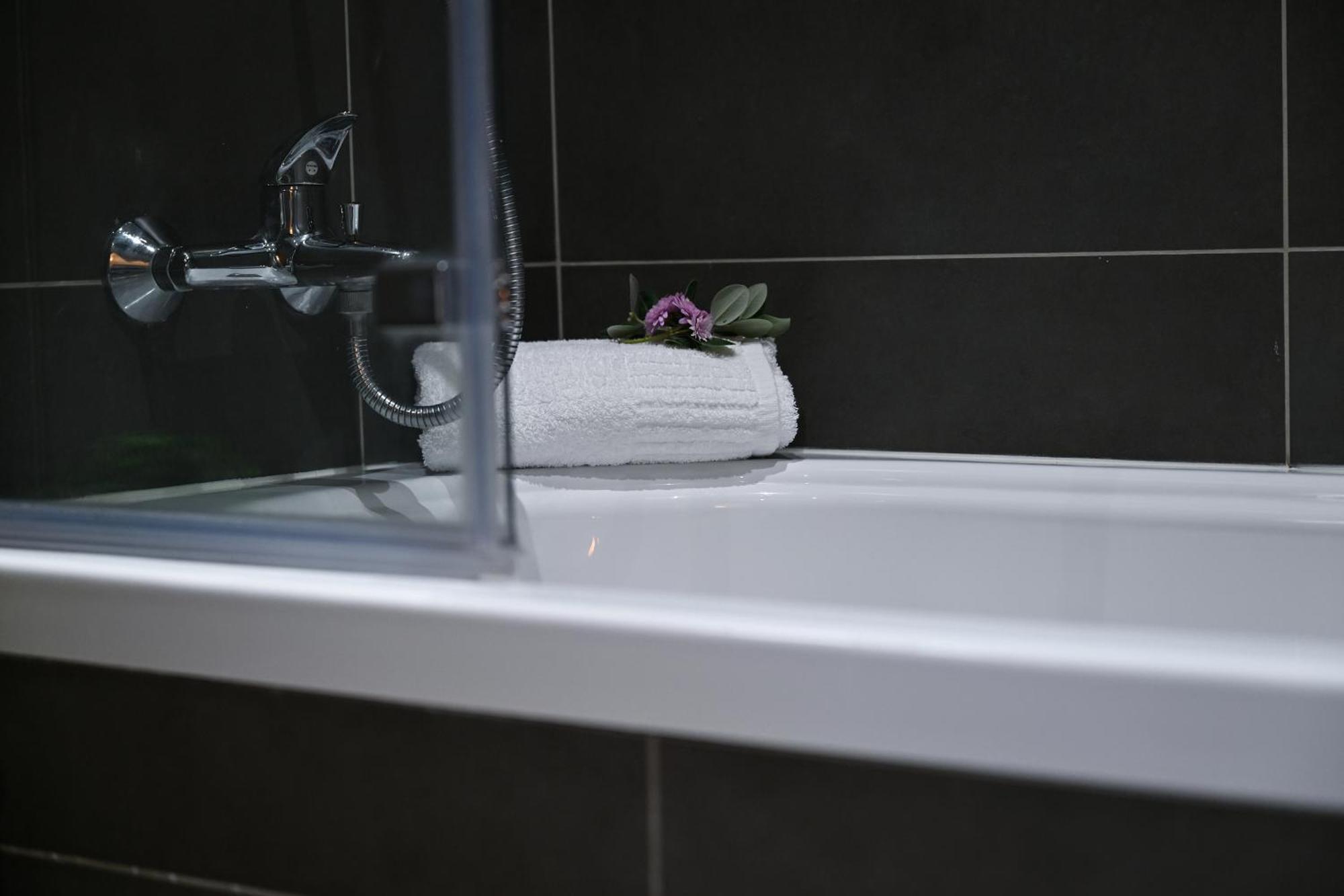 Fl 3 Ta'Lonza Luxury With Hot Tub By Homely Mellieħa Kültér fotó