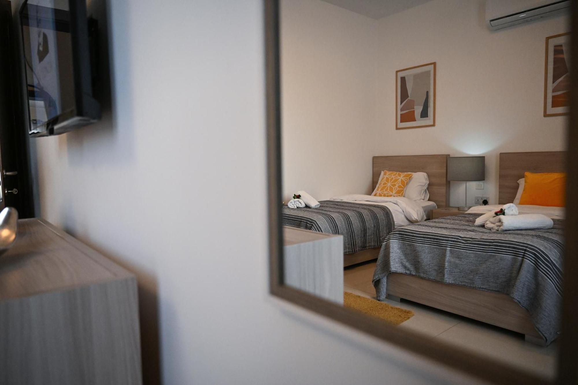 Fl 3 Ta'Lonza Luxury With Hot Tub By Homely Mellieħa Kültér fotó