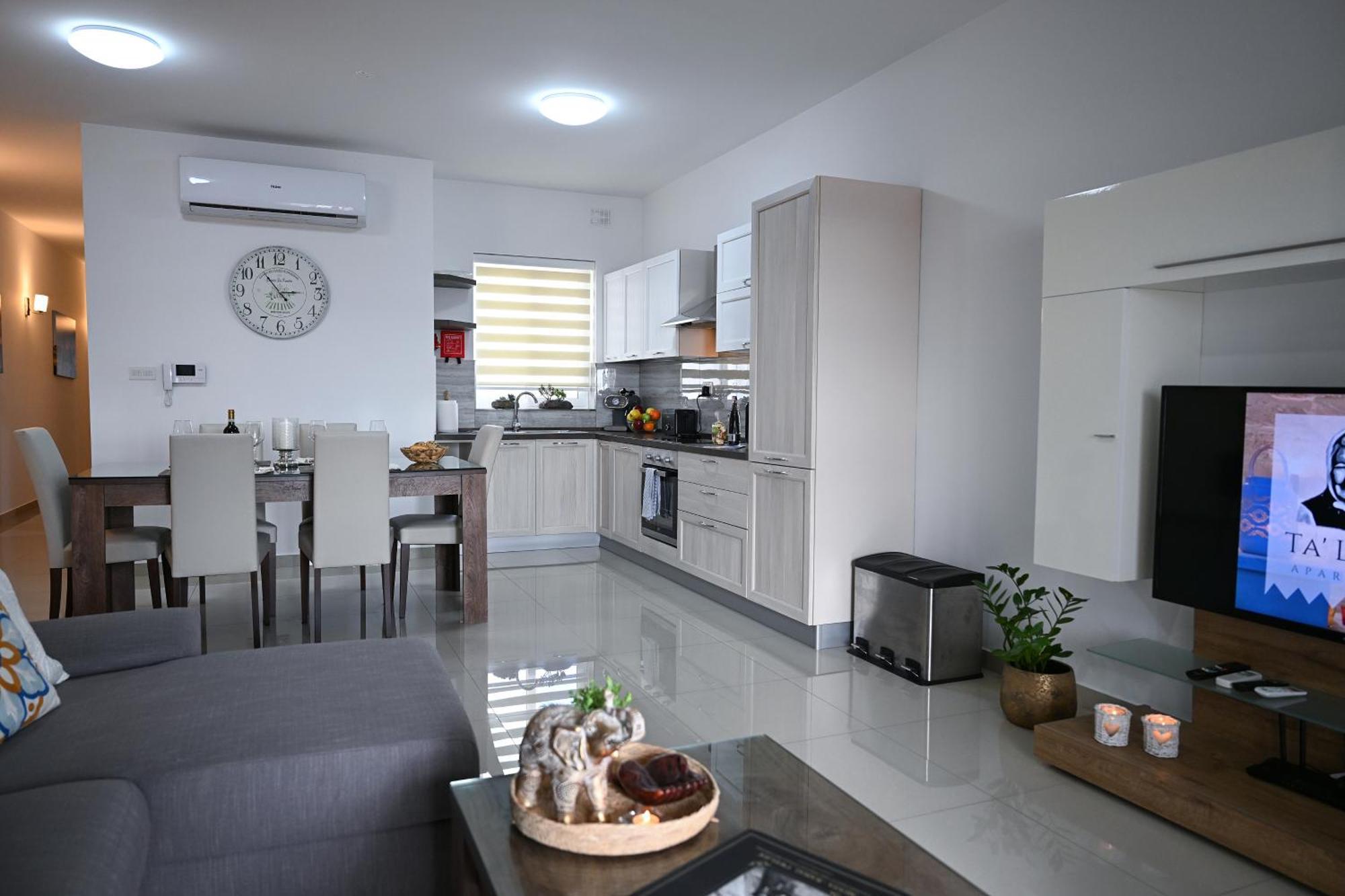 Fl 3 Ta'Lonza Luxury With Hot Tub By Homely Mellieħa Kültér fotó